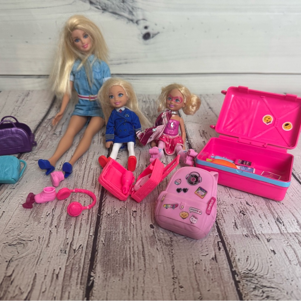 Travel Barbie Pilot Chelsea and Supergirl Chelsea dolls and accessories